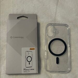 Clear iPhone 6.1" (2024) Case with MagSafe